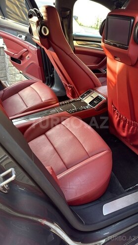 Porsche Panamera GTS-12