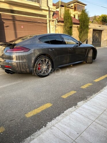 Porsche Panamera GTS-15