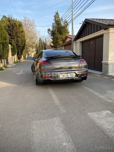 Porsche Panamera GTS-16