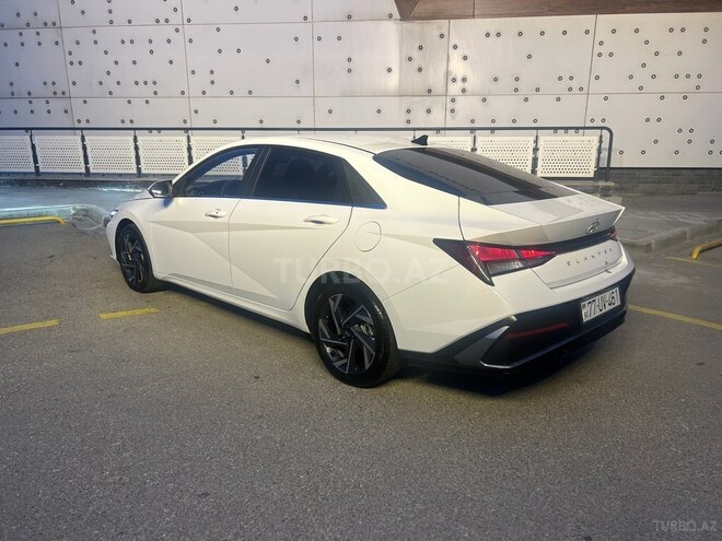 Hyundai Elantra-4