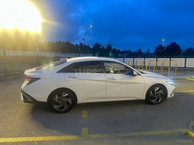 Hyundai Elantra-7