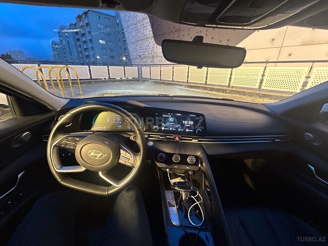 Hyundai Elantra-11