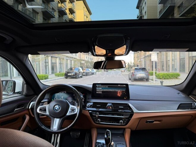 BMW 530e-12