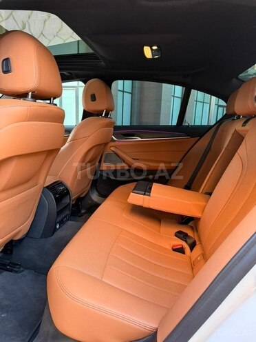 BMW 530e-13