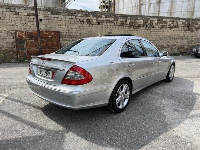 Mercedes E 220-21