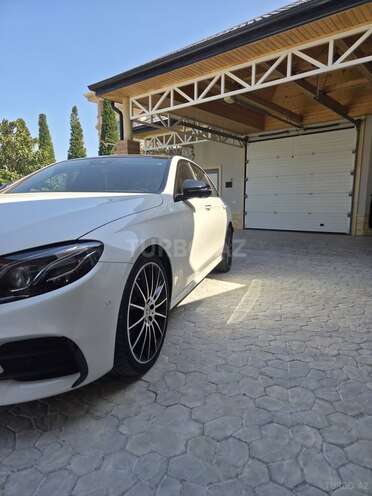 Mercedes E 220 d-4