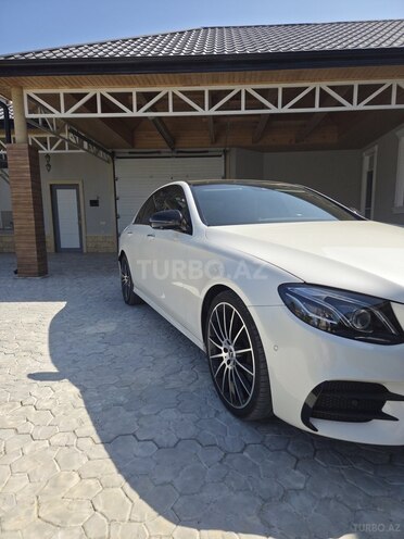 Mercedes E 220 d-3