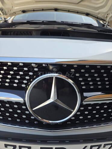Mercedes E 220 d-7