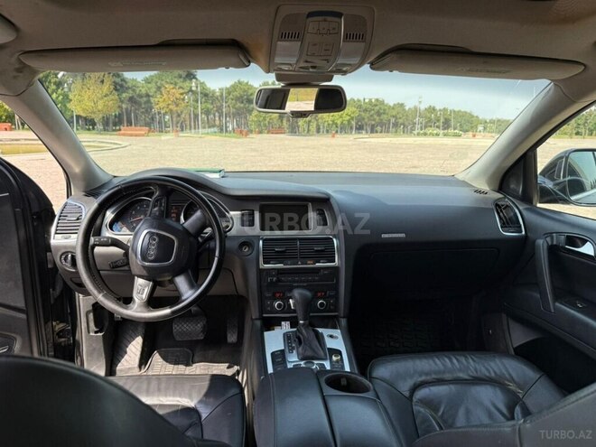 Audi Q7-4
