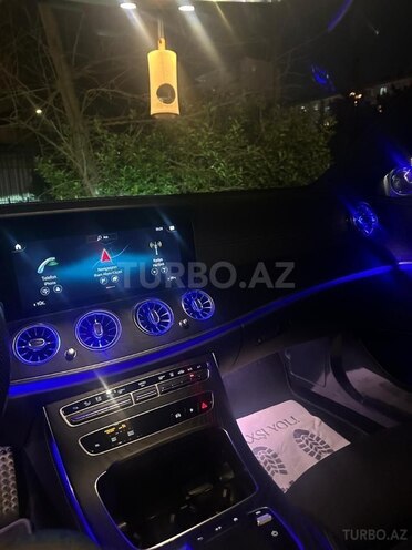 Mercedes E 300 e 4MATIC-12