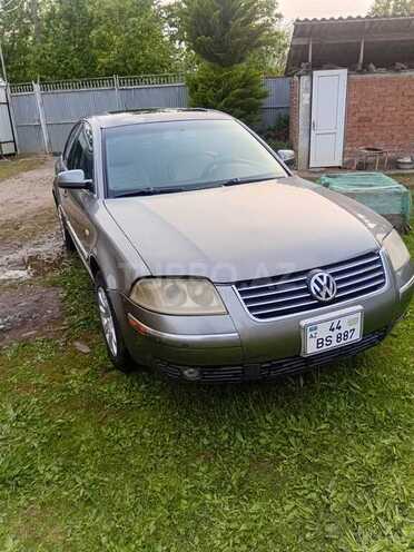 Volkswagen Passat-1