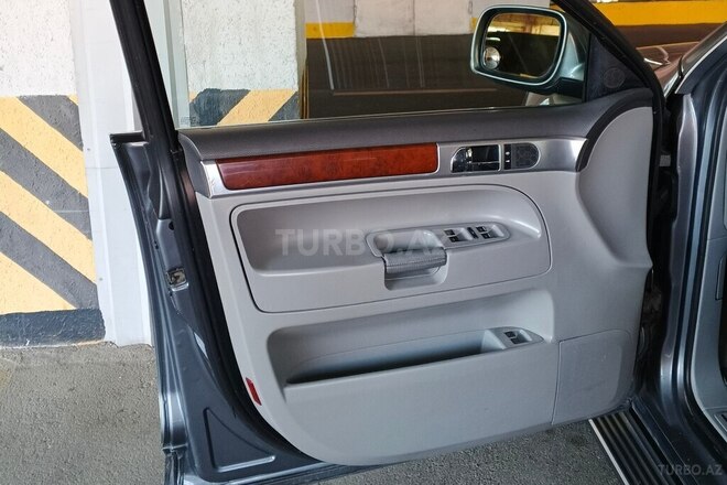 Volkswagen Touareg-14