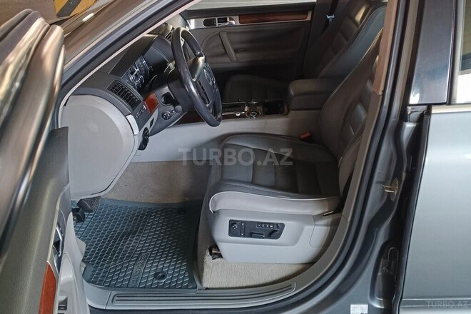 Volkswagen Touareg-13