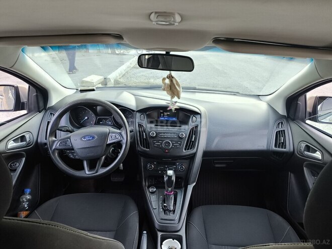 Ford Focus-14