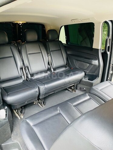Mercedes Metris-9