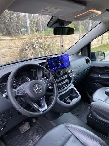 Mercedes Metris-17