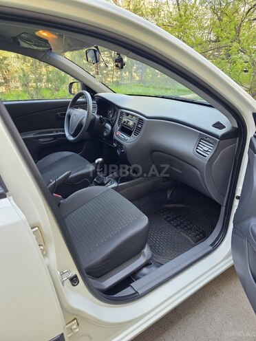 Kia Rio-12