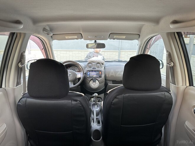 Nissan March-9