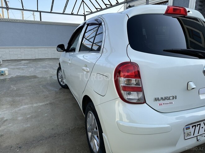 Nissan March-5