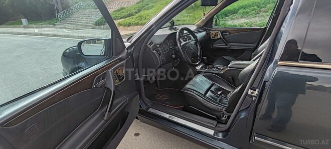 Mercedes E 200-8