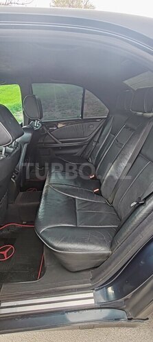 Mercedes E 200-11