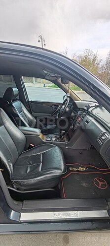 Mercedes E 200-12