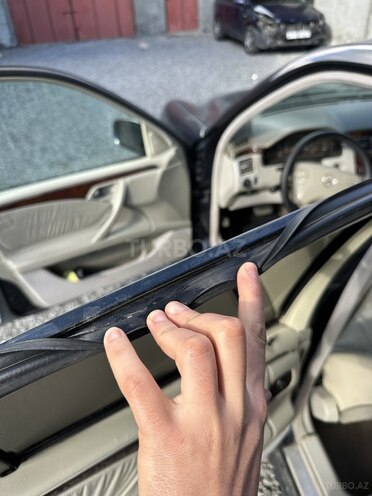 Mercedes E 220-13