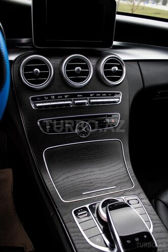 Mercedes C 300-11
