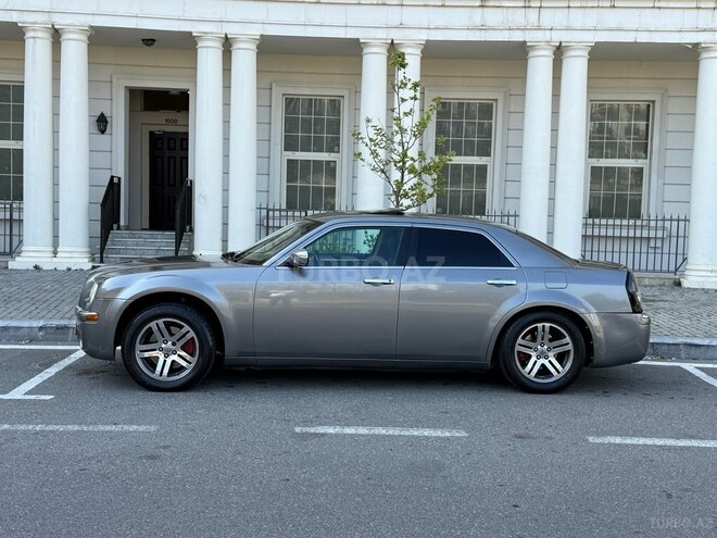 Chrysler 300C-9