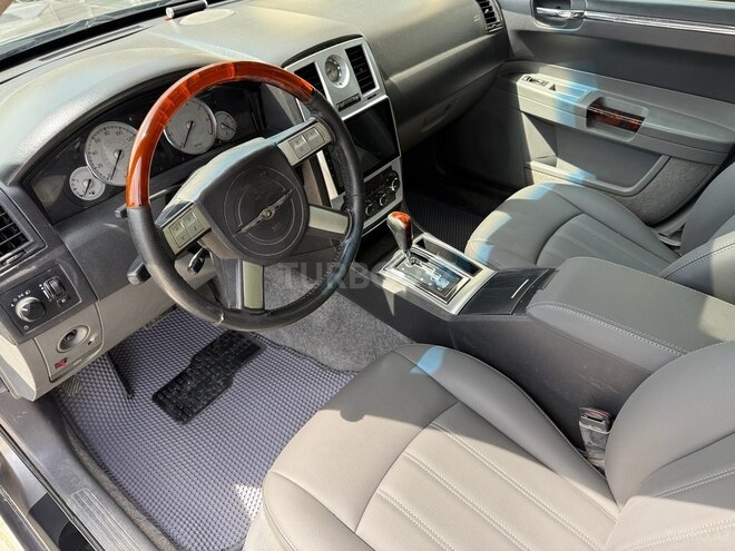 Chrysler 300C-17