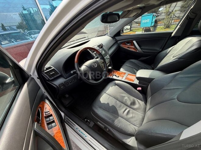 Toyota Camry-12
