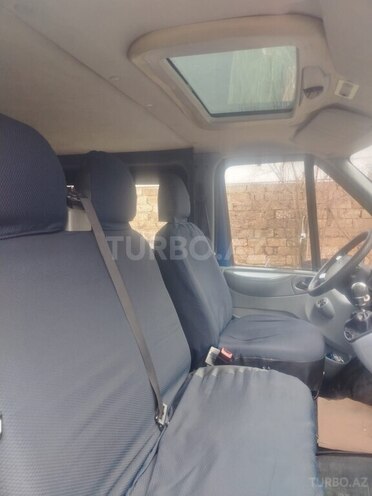 Ford Tourneo-12