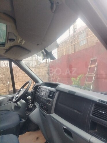 Ford Tourneo-13