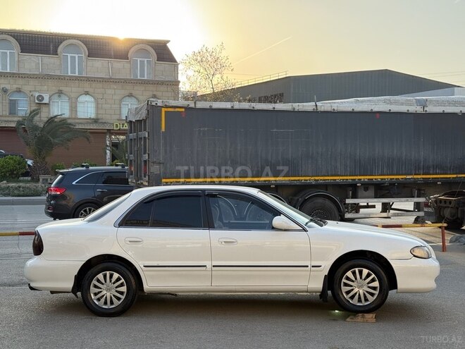 Hyundai Sonata-5