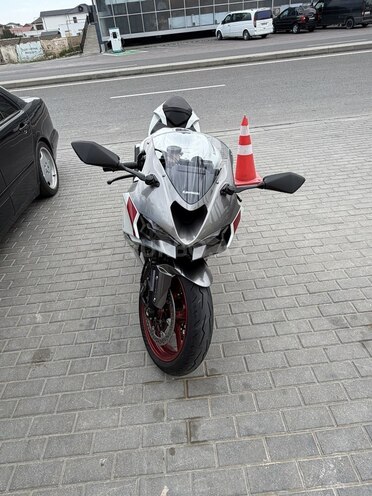 Kawasaki ZX-6R-1