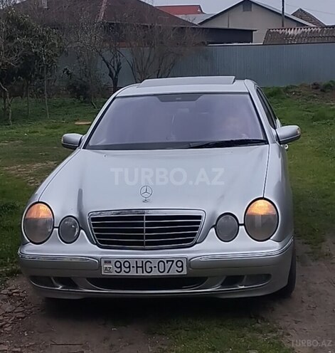 Mercedes E 270-8