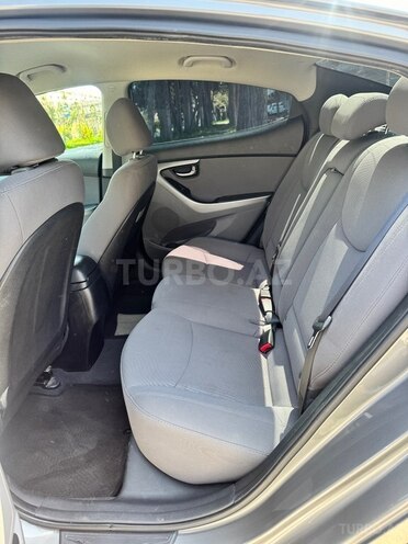 Hyundai Elantra-15