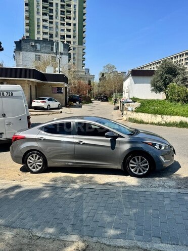 Hyundai Elantra-3