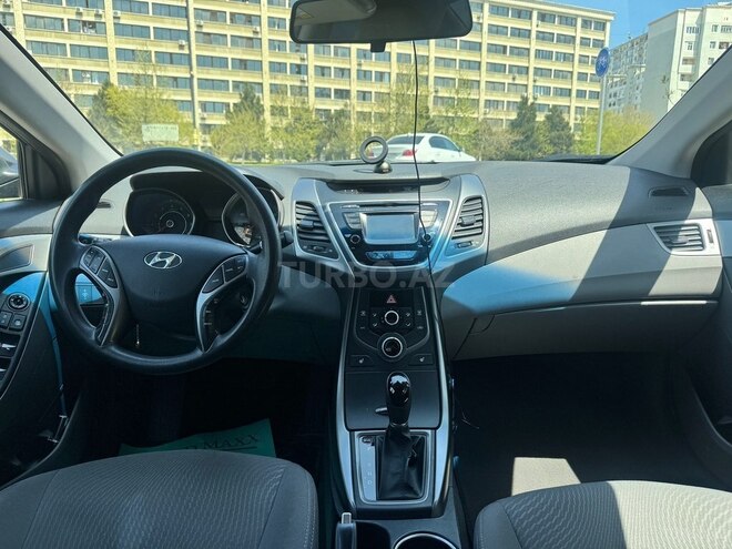 Hyundai Elantra-14