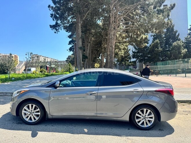 Hyundai Elantra-6
