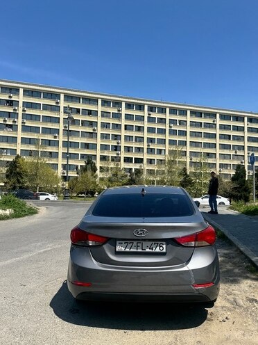 Hyundai Elantra-4