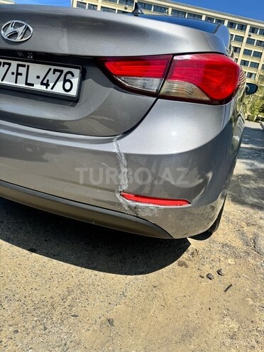Hyundai Elantra-8