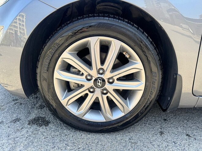 Hyundai Elantra-9