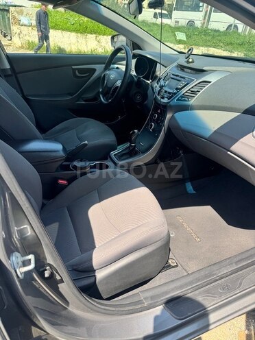 Hyundai Elantra-16