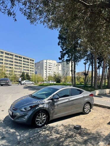 Hyundai Elantra-2