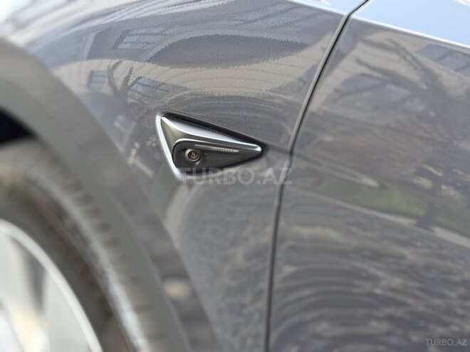 Tesla Model Y-10