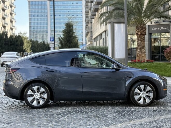 Tesla Model Y-7