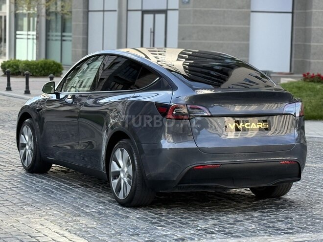 Tesla Model Y-6