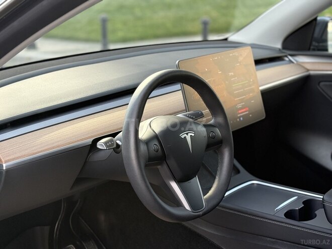 Tesla Model Y-14