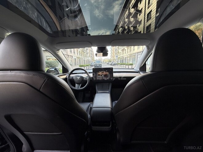 Tesla Model Y-11
